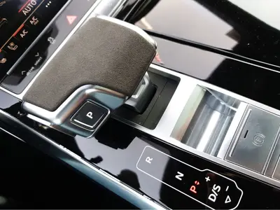 Audi RS Q8 – Foto 11