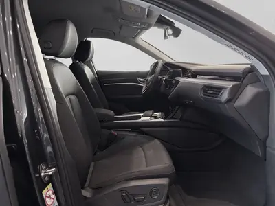 Audi Q8 Sportback e-tron – Foto 4