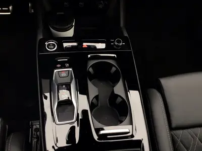 Audi Q6 e-tron – Foto 11