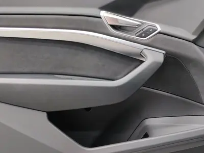 Audi Q8 Sportback e-tron – Foto 8