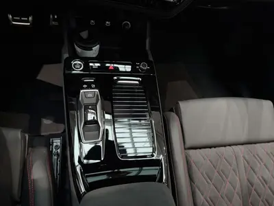 Audi Q6 e-tron – Foto 11