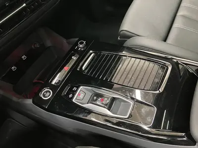 Audi Q6 e-tron – Foto 11