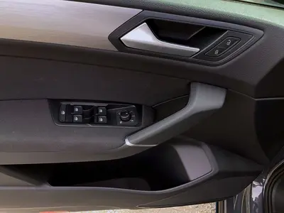 Volkswagen Touran – Foto 8