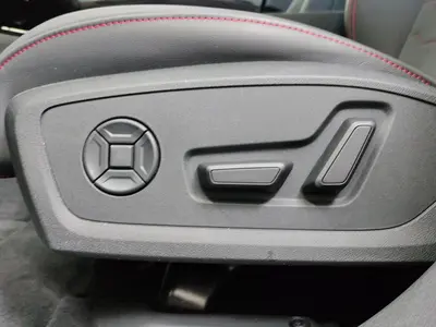 Audi S6 e-tron Avant – Foto 18
