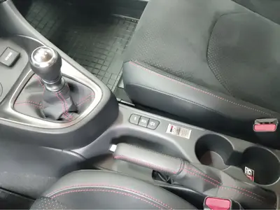 Toyota Yaris – Foto 11