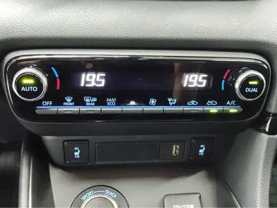 Toyota Yaris – Foto 15