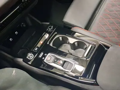 Audi Q6 e-tron – Foto 11