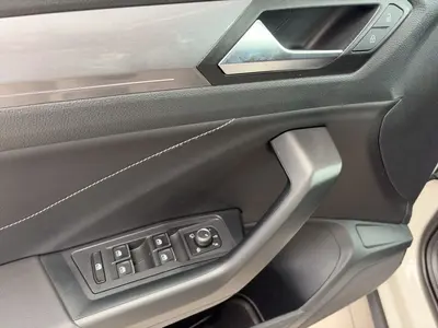 Volkswagen T-Roc – Foto 8