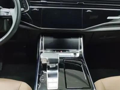Audi Q8 – Foto 11