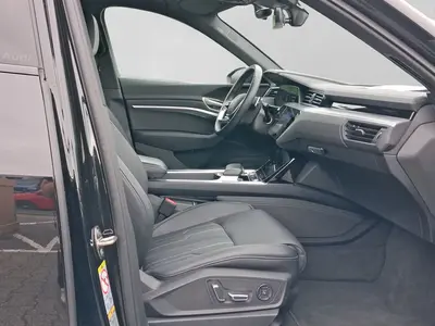 Audi Q8 Sportback e-tron – Foto 4