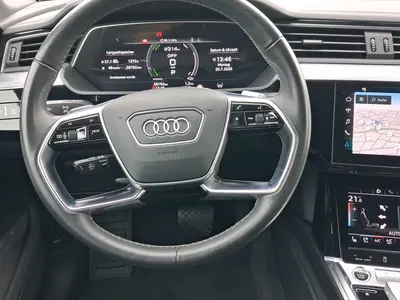 Audi Q8 Sportback e-tron – Foto 9
