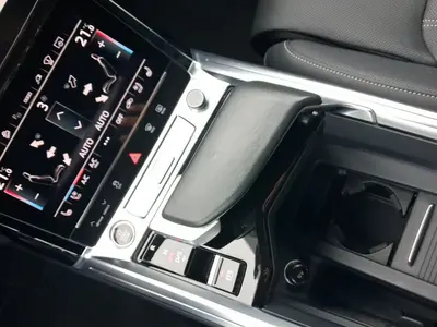 Audi Q8 Sportback e-tron – Foto 11