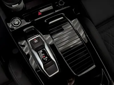 Audi Q6 e-tron – Foto 11