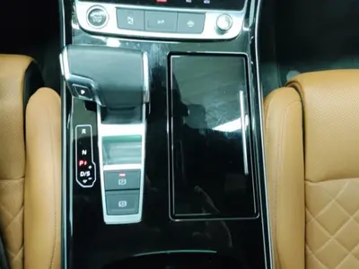 Audi A8 – Foto 11