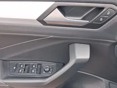 Volkswagen T-Roc – Foto 8