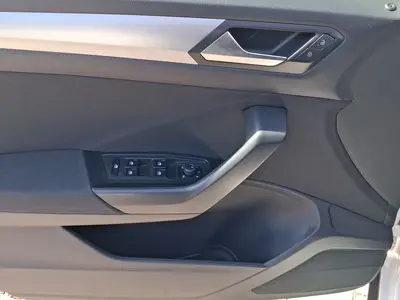 Volkswagen T-Roc – Foto 8