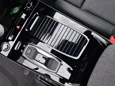 Audi Q6 e-tron – Foto 11