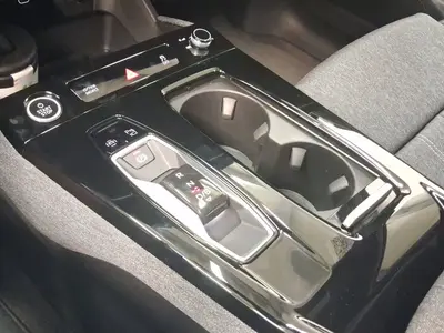 Audi Q6 e-tron – Foto 11
