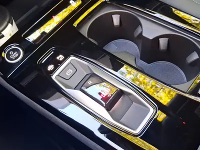 Audi Q6 e-tron – Foto 11