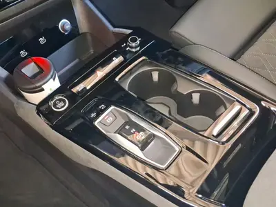 Audi Q6 e-tron – Foto 11