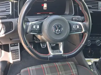 Volkswagen Golf GTI – Foto 9