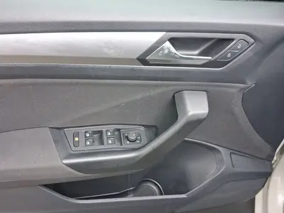 Volkswagen T-Roc – Foto 18