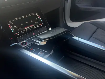 Audi e-tron S – Foto 11
