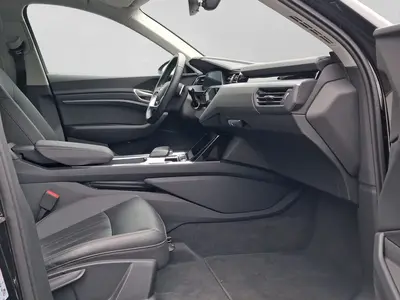 Audi Q8 Sportback e-tron – Foto 4