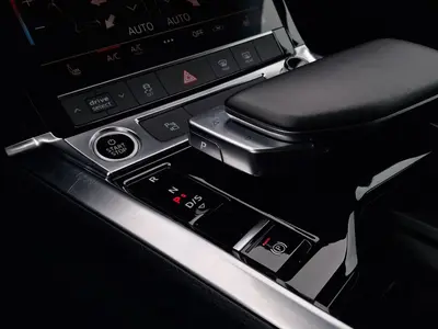 Audi Q8 Sportback e-tron – Foto 11
