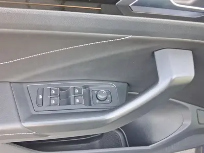Volkswagen T-Roc – Foto 8