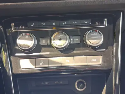 Volkswagen Touran – Foto 16