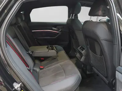 Audi Q8 Sportback e-tron – Foto 6