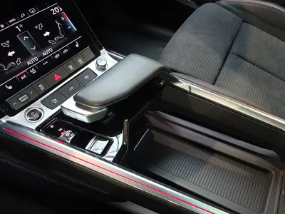 Audi Q8 Sportback e-tron – Foto 11