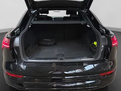 Audi Q8 Sportback e-tron – Foto 17