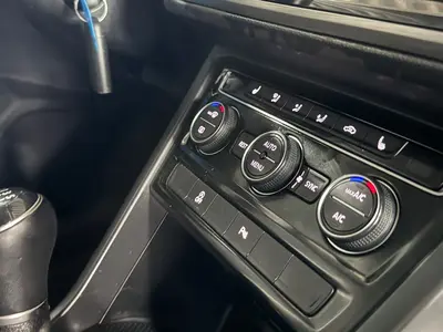 Volkswagen Touran – Foto 15