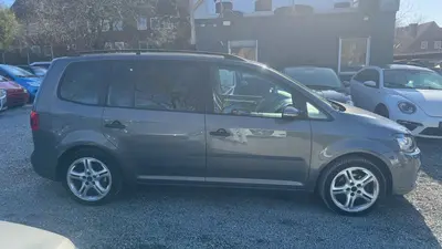 Volkswagen Touran – Foto 6