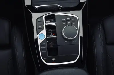 BMW iX3 – Foto 15