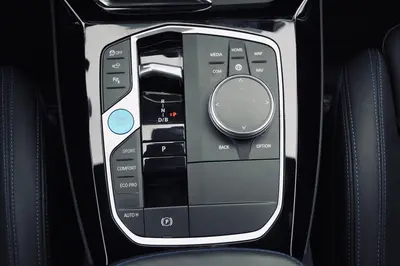 BMW iX3 – Foto 16