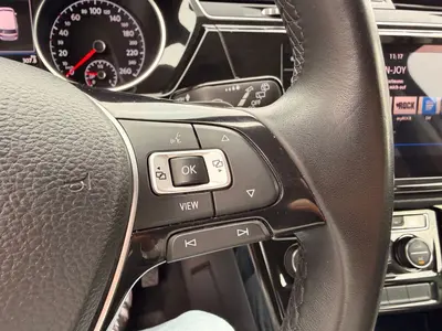 Volkswagen Touran – Foto 16