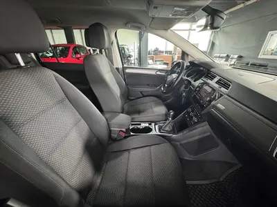 Volkswagen Touran – Foto 11