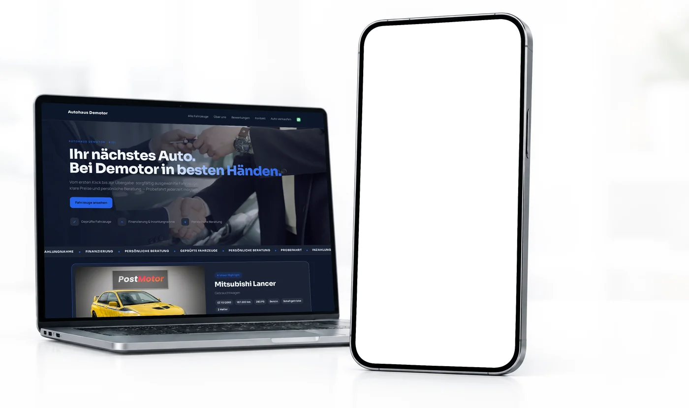 Händlerwebsite unseres Demo-Autohauses: Auf dem Laptop die Startseite mit Menü und Fahrzeugbestand, auf dem Handy dieselbe Website mit den Autos.